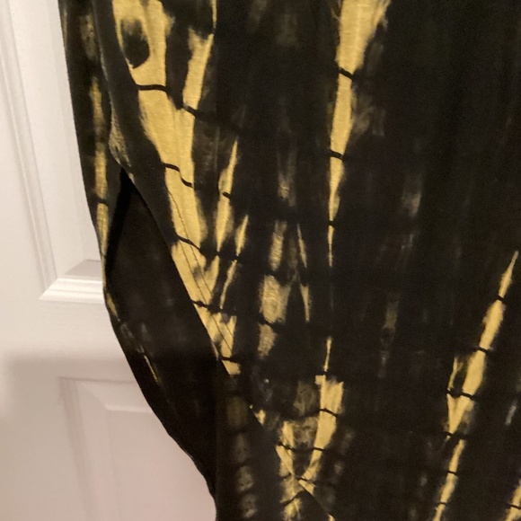 SHORT SLEEVE DRESS (Size: Large) (Color: Black/ Yellow) PREOWNED - Picture 7 of 8